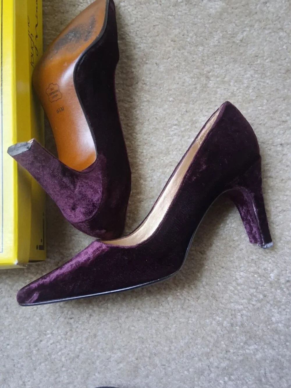 Vintage Y2K The Touch of Nina Wine Velvet Pumps Heels 6.5M